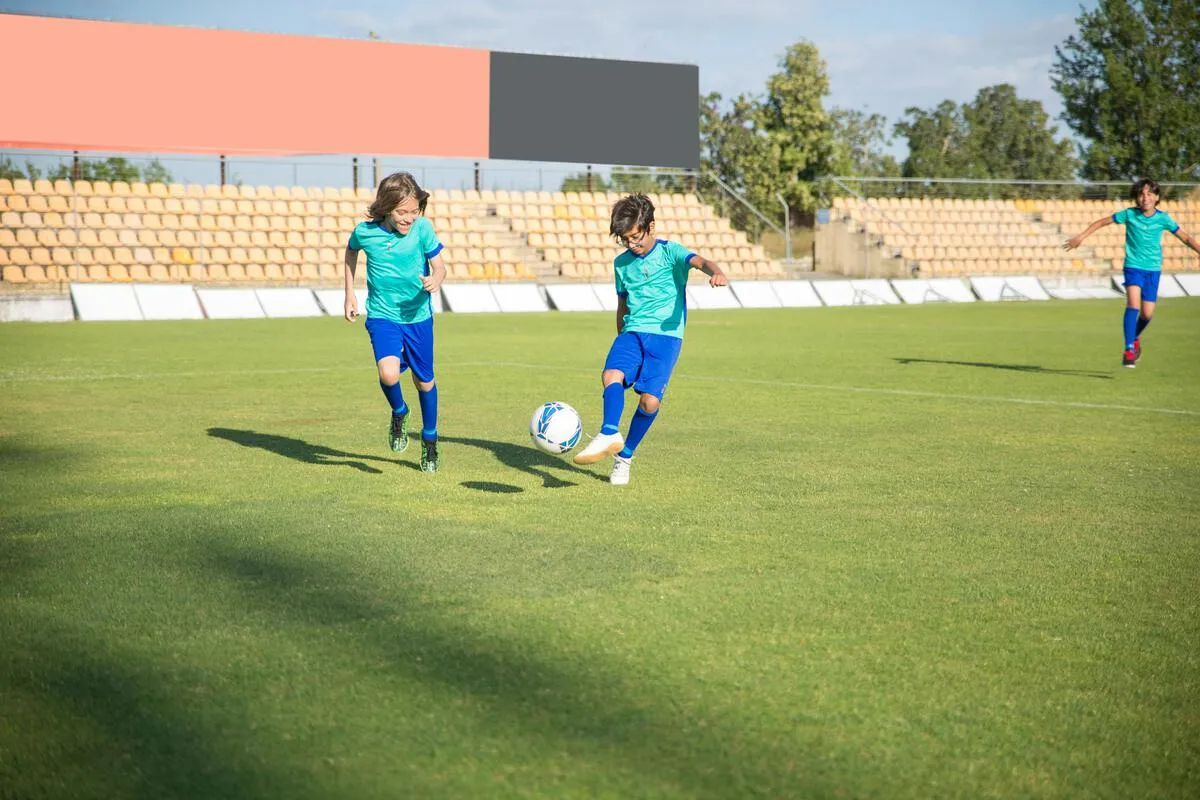 从铁血中场到蓝桥传奇兰帕德如何重塑现代足球进攻节奏与球队灵魂